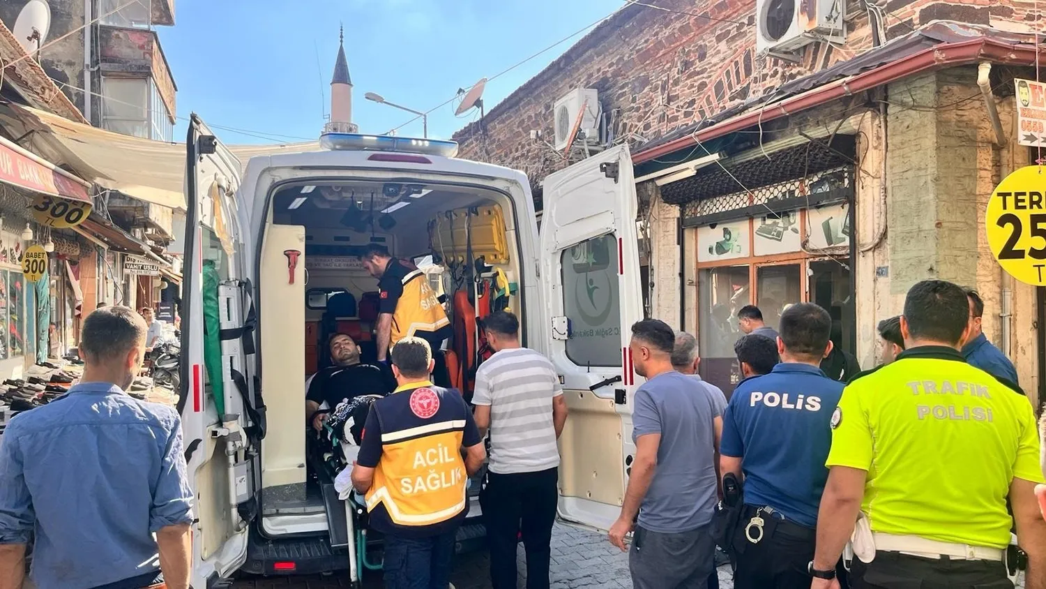 Manisa Kula'da kahvehane önünde pompalı tüfekli saldırı