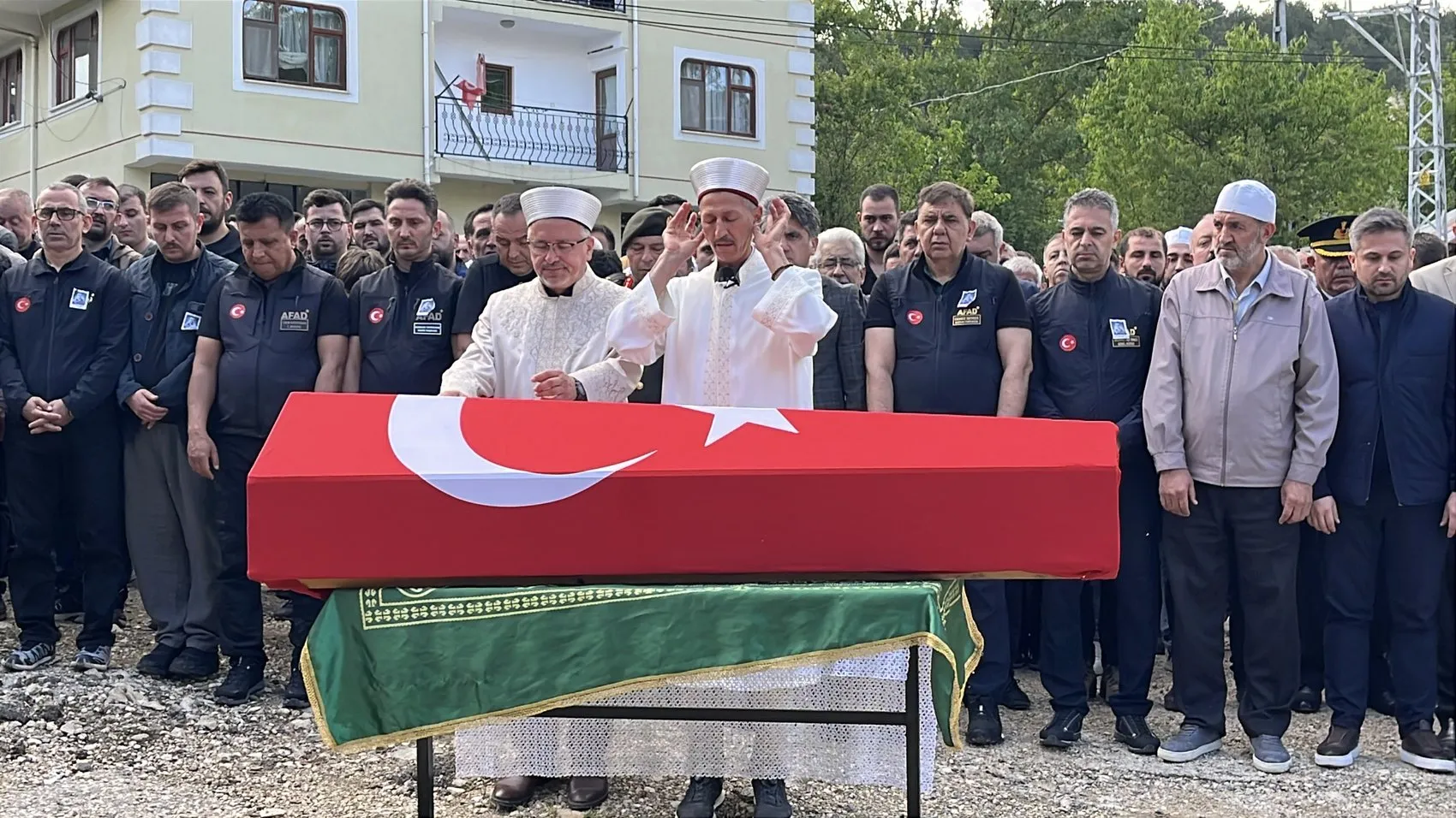 Bolu evladını gözyaşlarıyla son yolculuğuna uğurladı