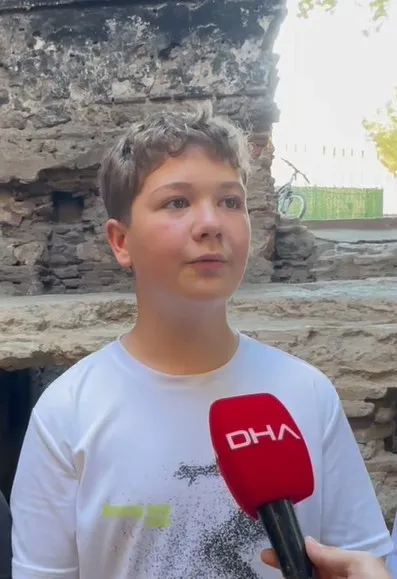 İznikli 12 çocuk bisikletleriyle sokakları temizliyor