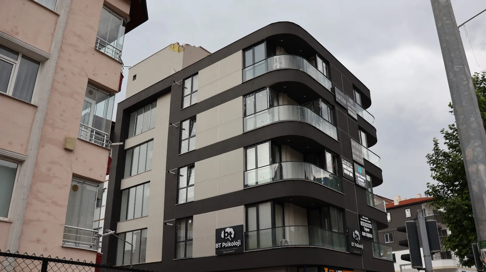 Amasya'da apartmana yıldırım isabet etti