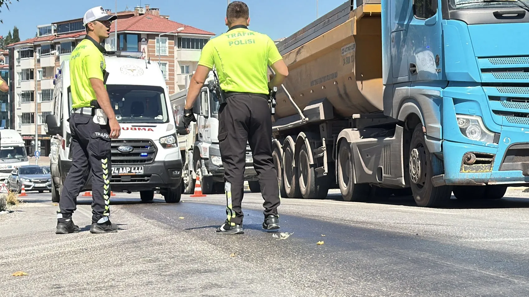Bartın'da mazot sızıntısı motosikletlileri yere serdi