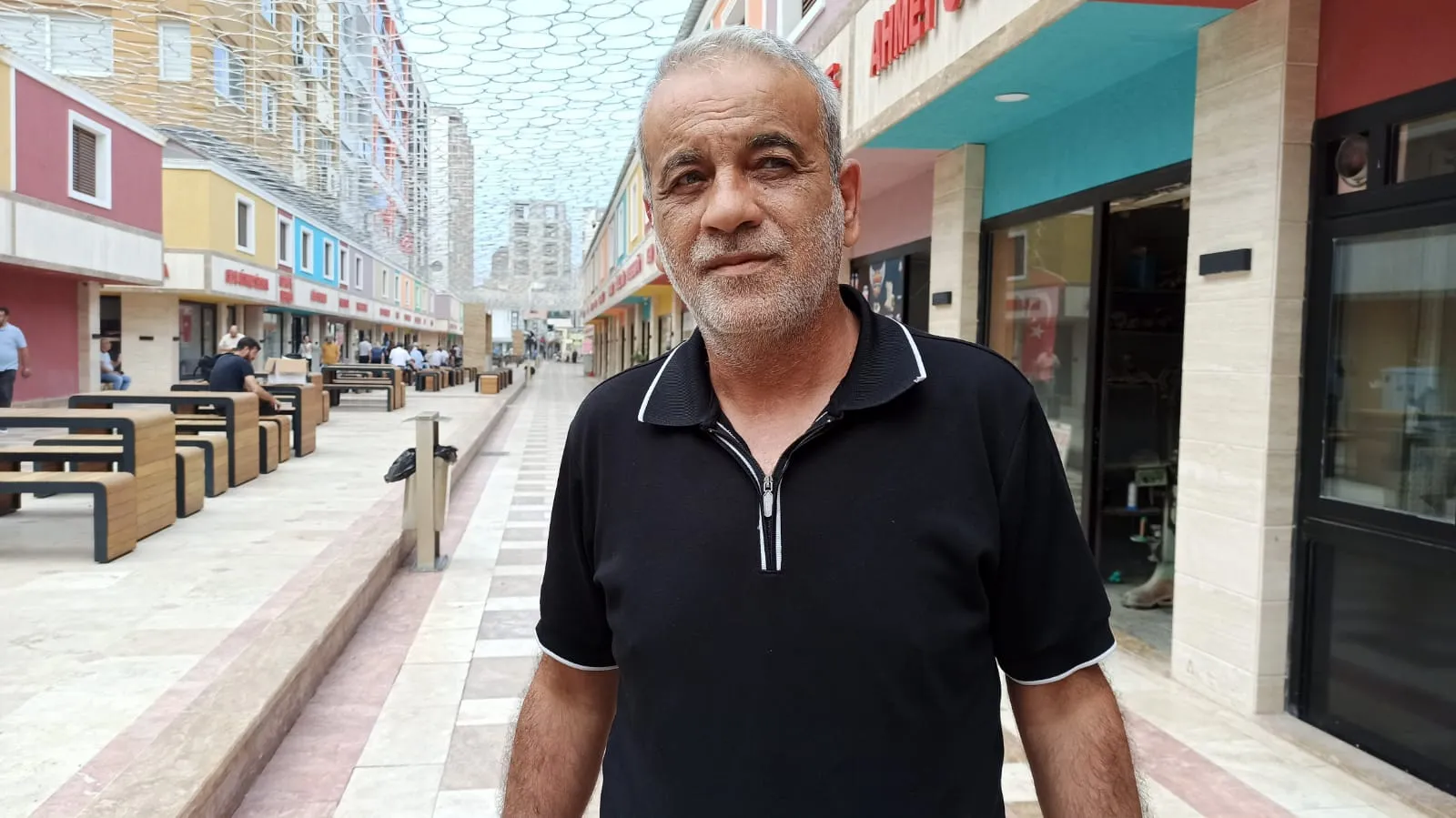 İskenderun çarşısında 6 köpeğin saldırısına uğrayan kedi can verdi