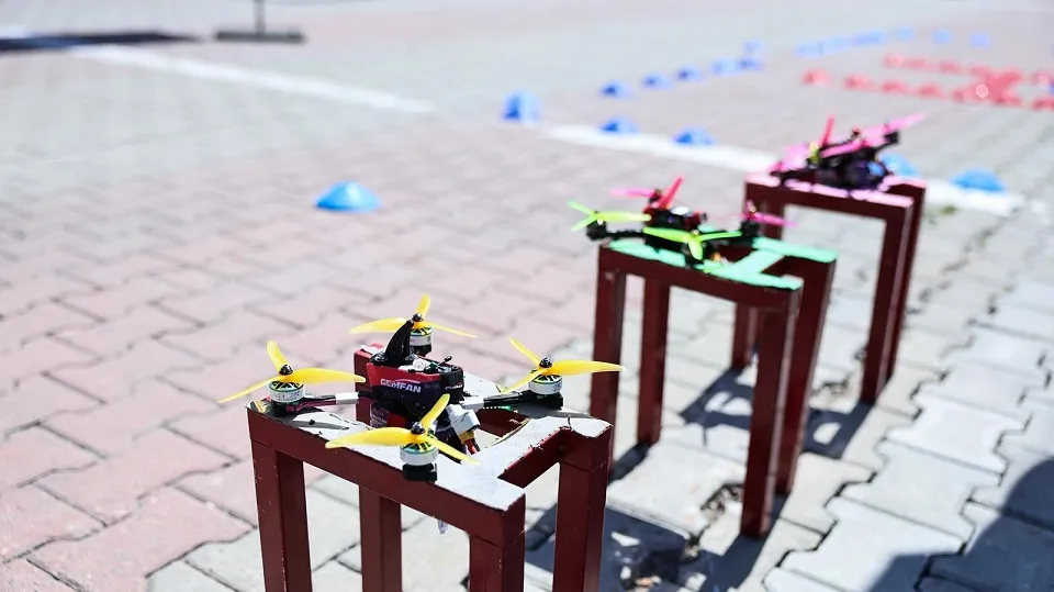 Sultangazi’de gökyüzü drone yarışlarıyla şenlendi