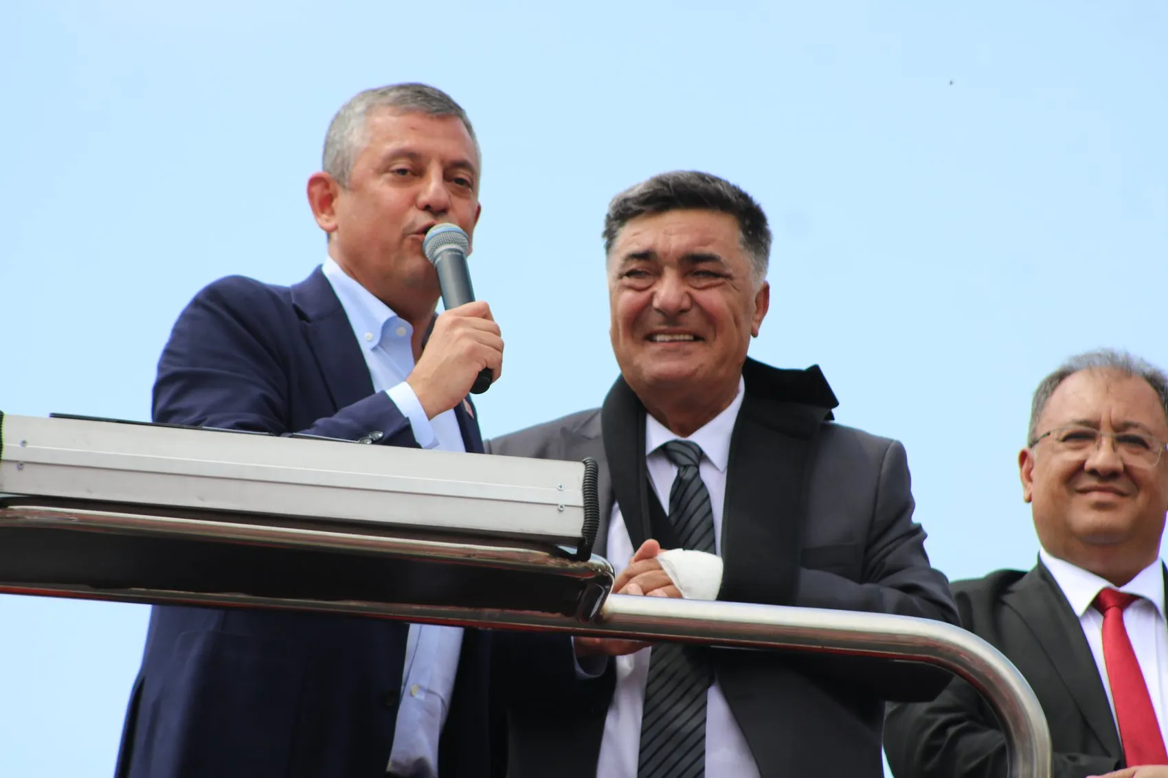 Özgür Özel'den seçmenine sandığa gidin çağrısı