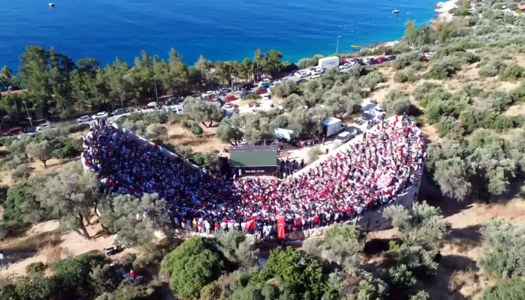 Antalya sahillerinde milli takım için dev ekranlı buluşma