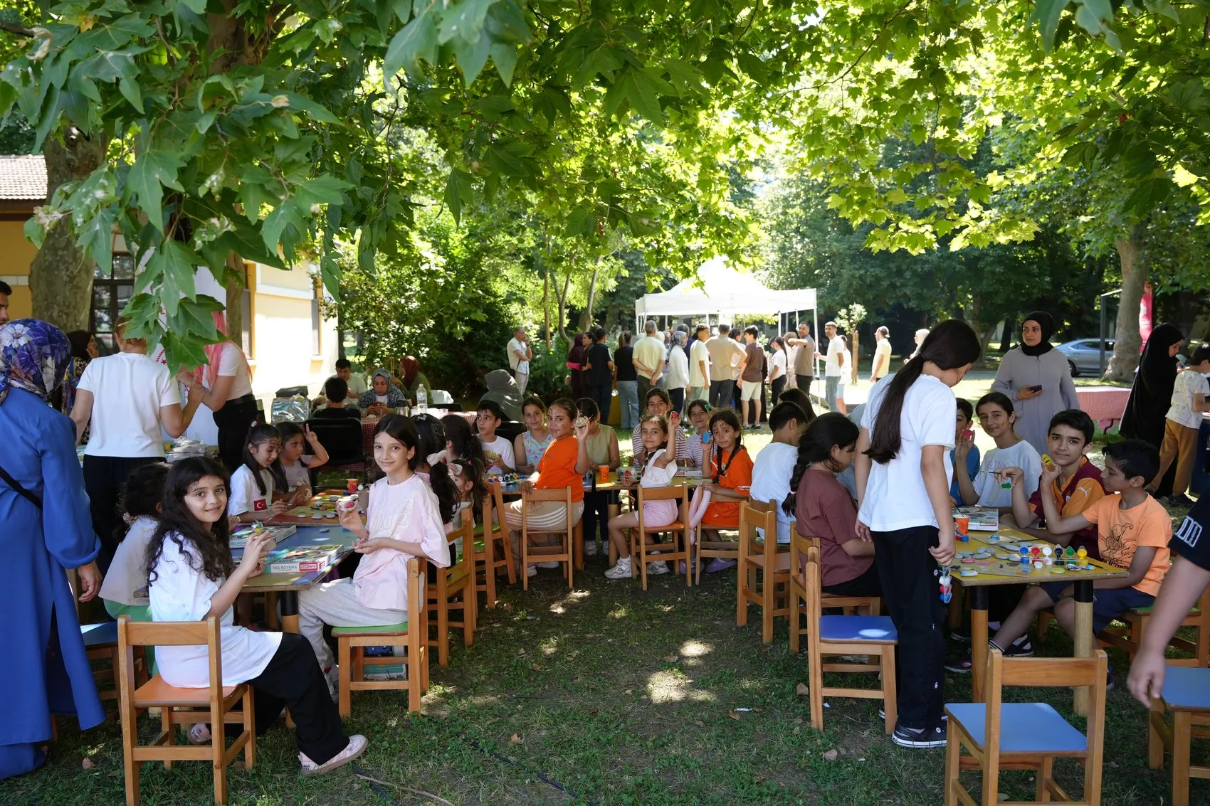 Vakıflardan öğrencilere asırlık gelenekle piknik buluşması