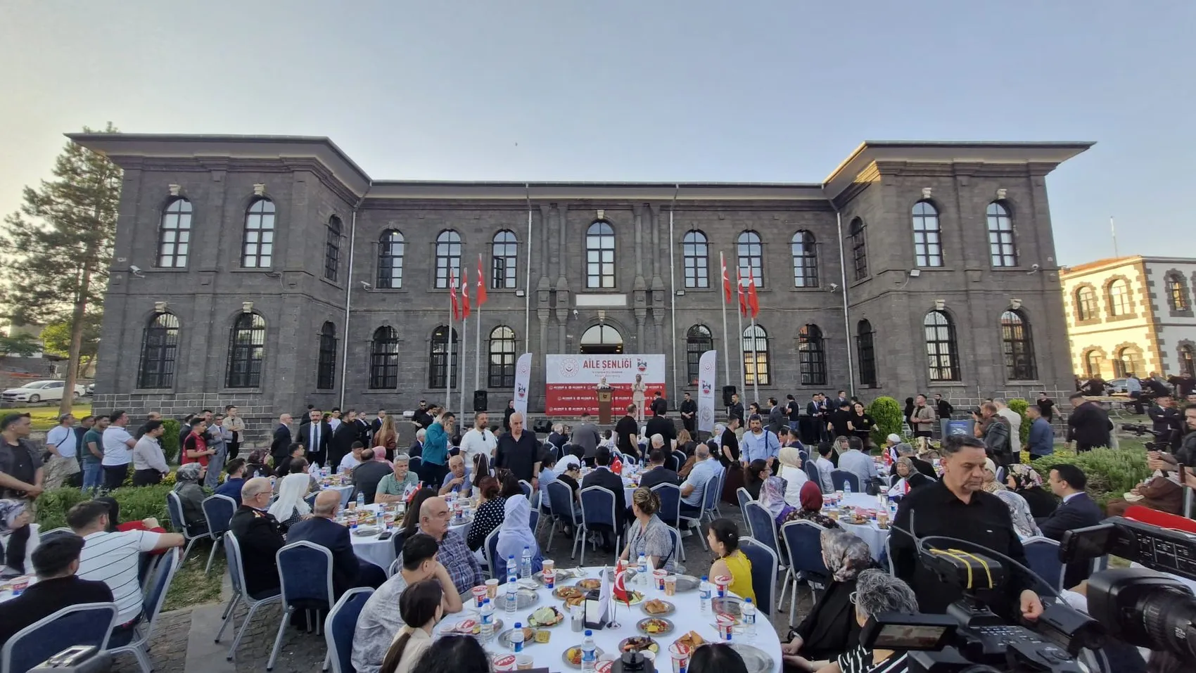 Türkiye yaşlanıyor Devletten gençlere evlilik ve bebek desteği