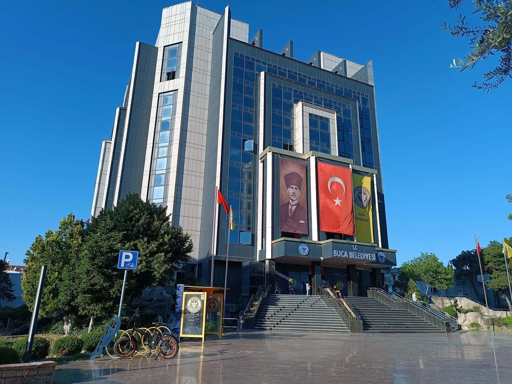 Buca Belediyesi'nde rüşvet ve yolsuzluk operasyonu genişliyor