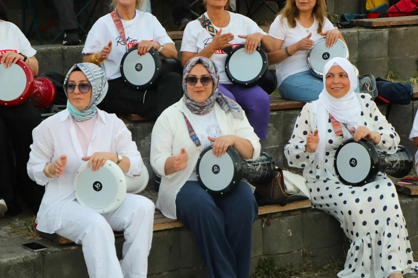 Samsunlu kadınlar darbuka başında stres atıyor