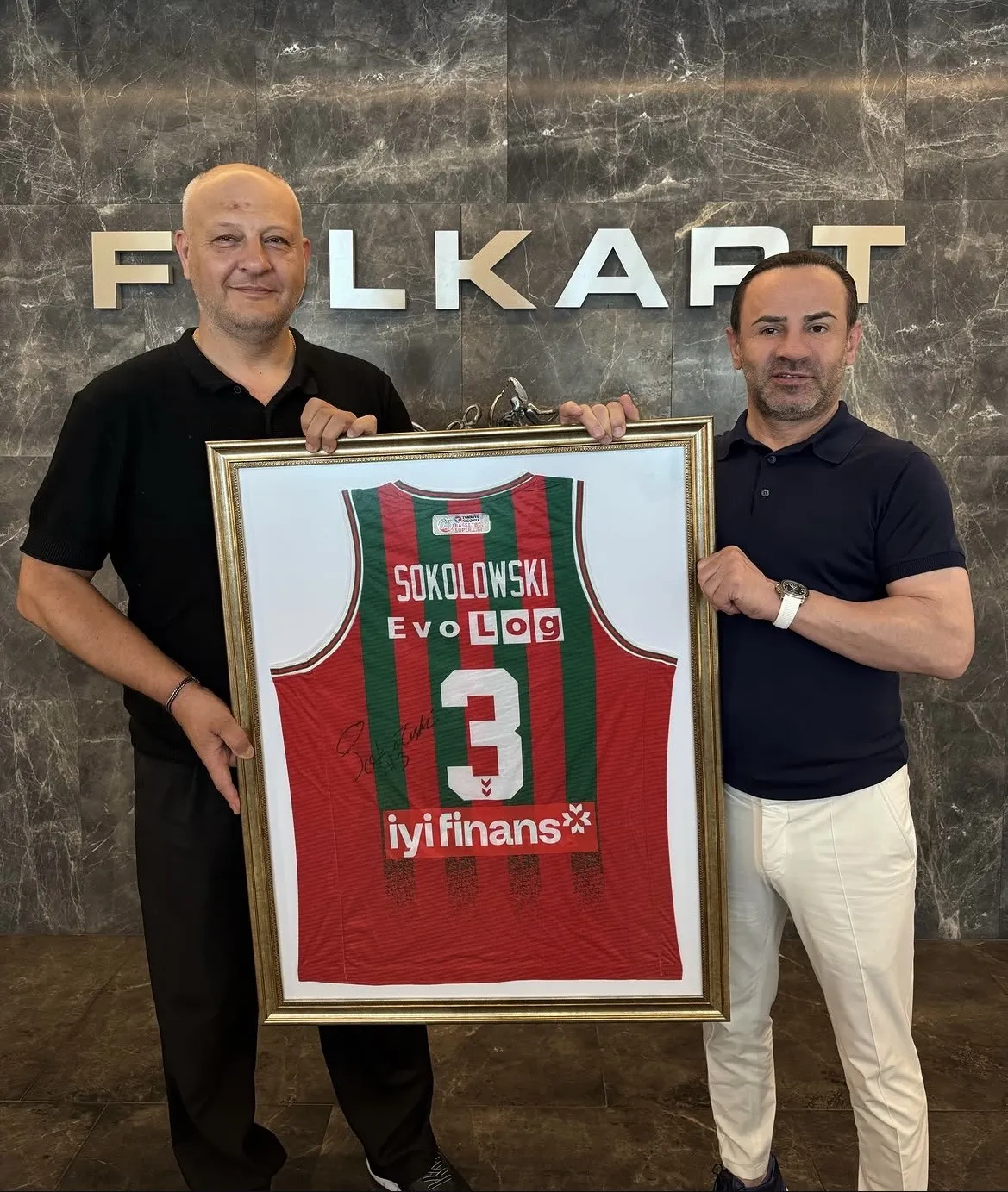 Karşıyaka genç yıldızını son anda elinde tuttu