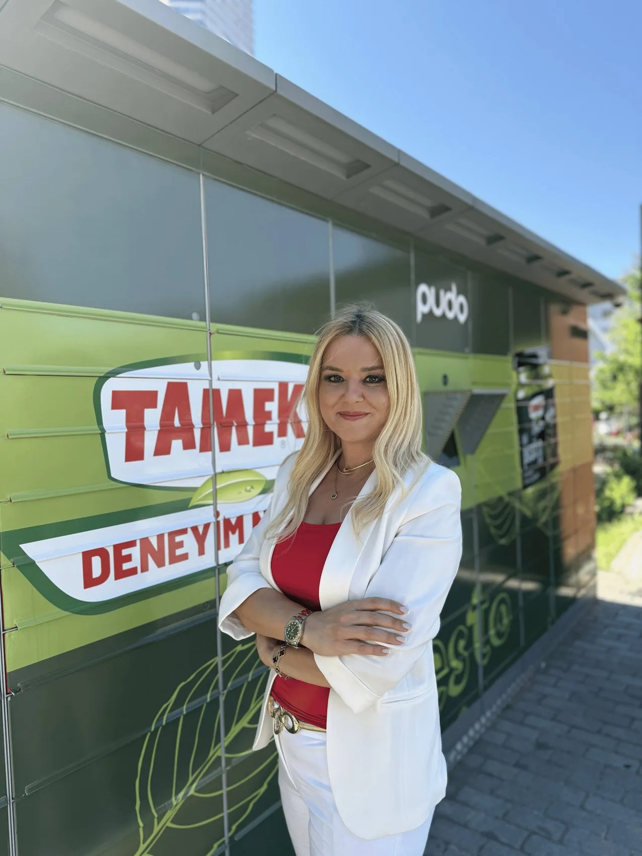Ataşehirde kargo dolabından pesto sos sürprizi