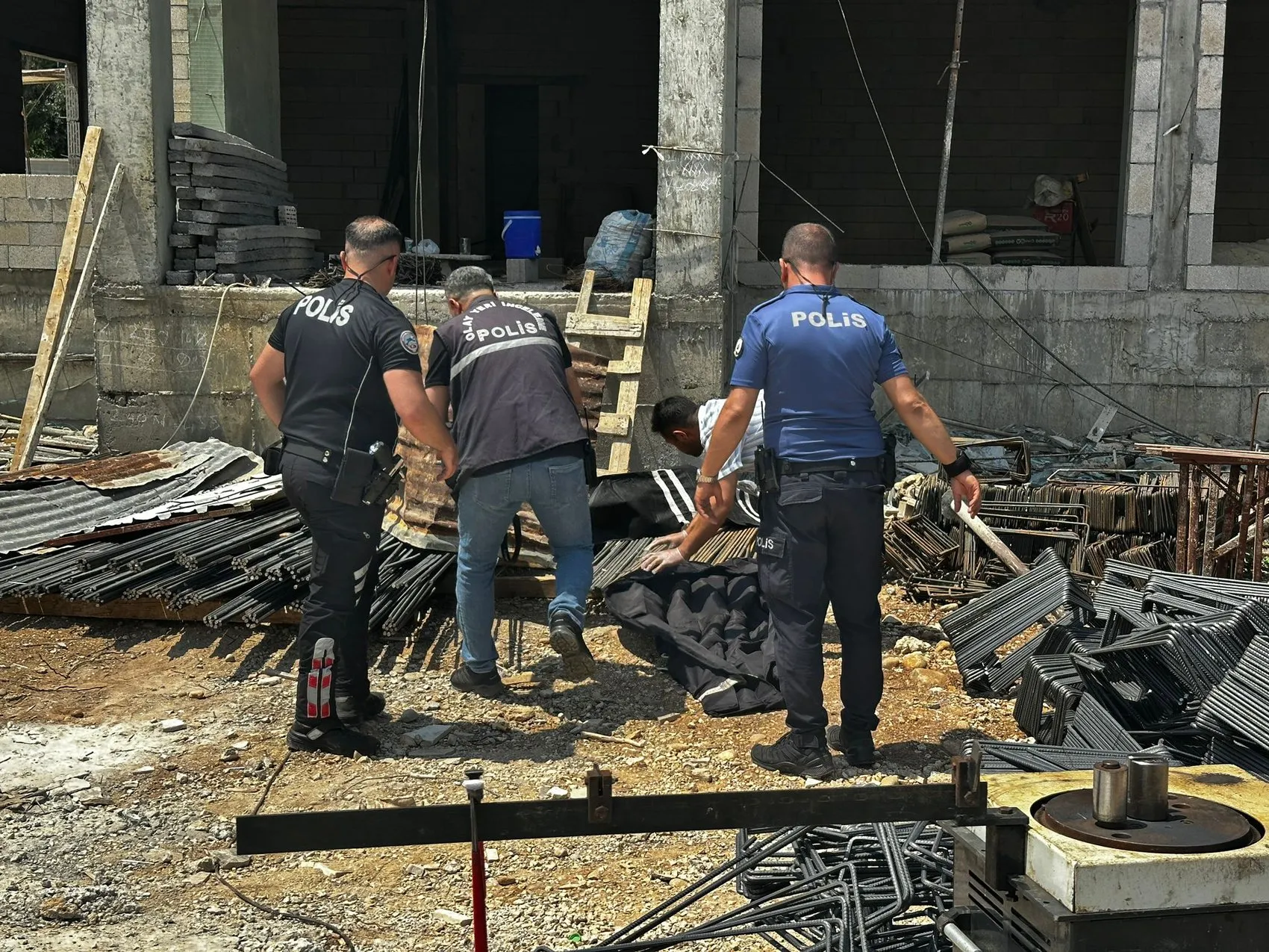 Mersin'de inşaatta çalışan işçi 10'uncu kattan düşerek hayatını kaybetti