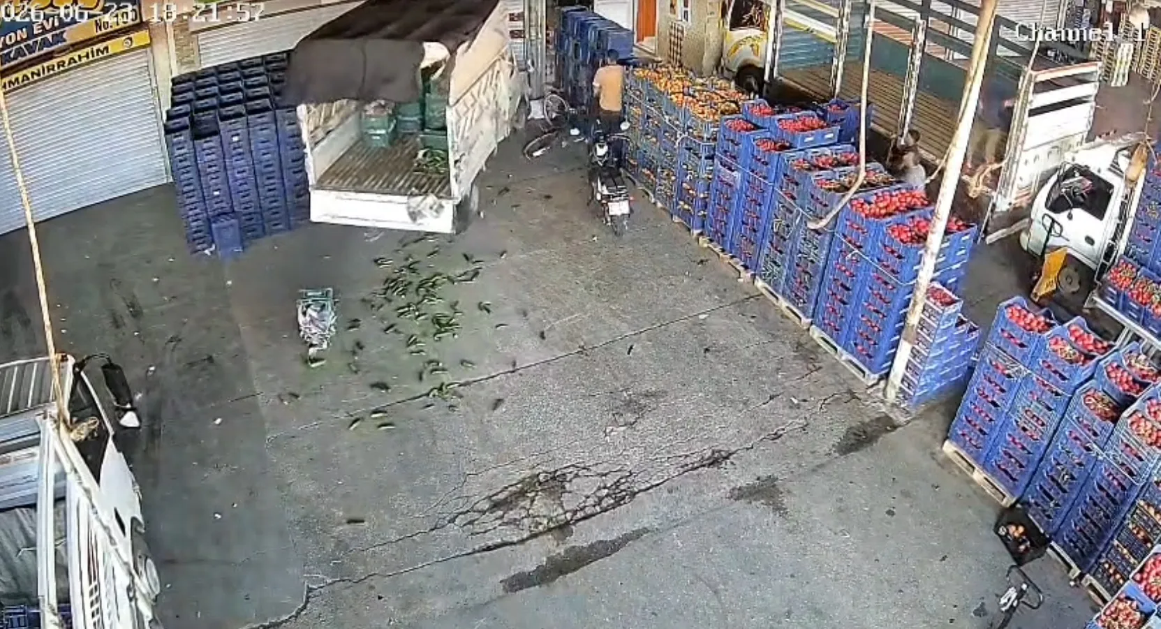 Adana’da hal kompleksinde dehşet anları kameraya yansıdı