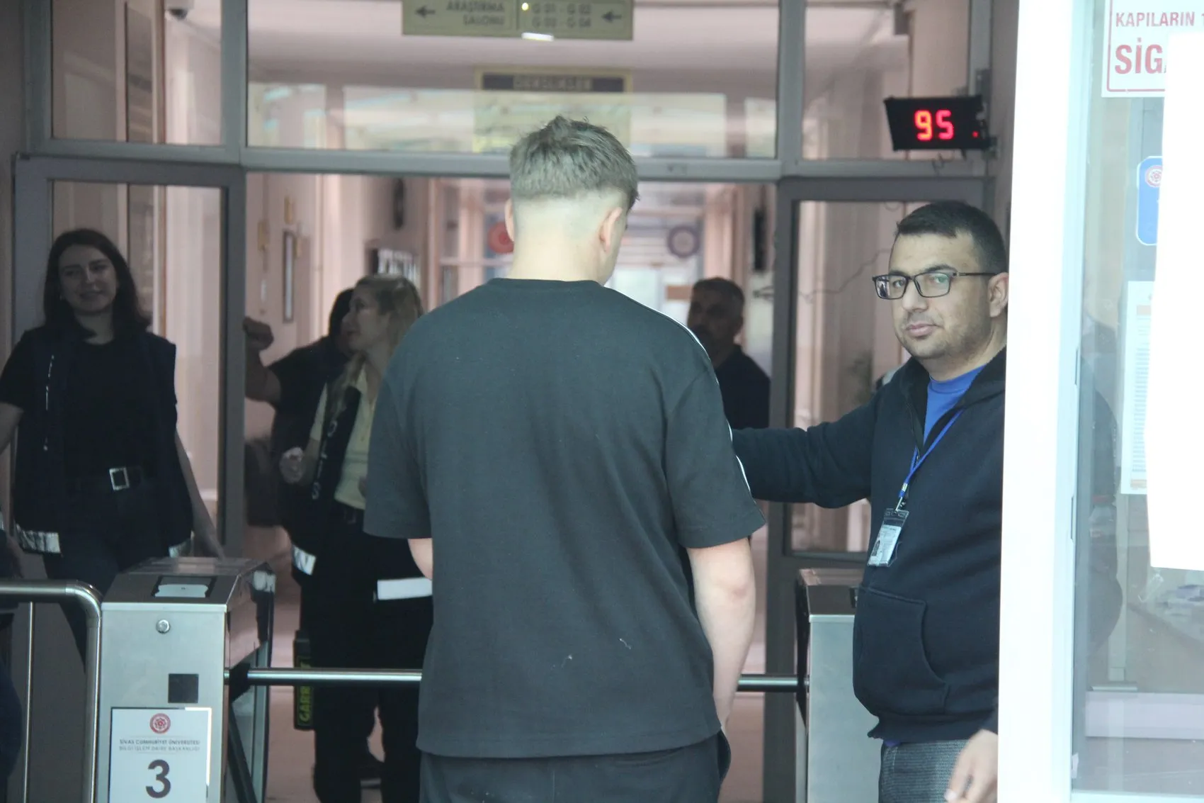 Sivas’ta YKS maratonu nefes kesen anlarla başladı