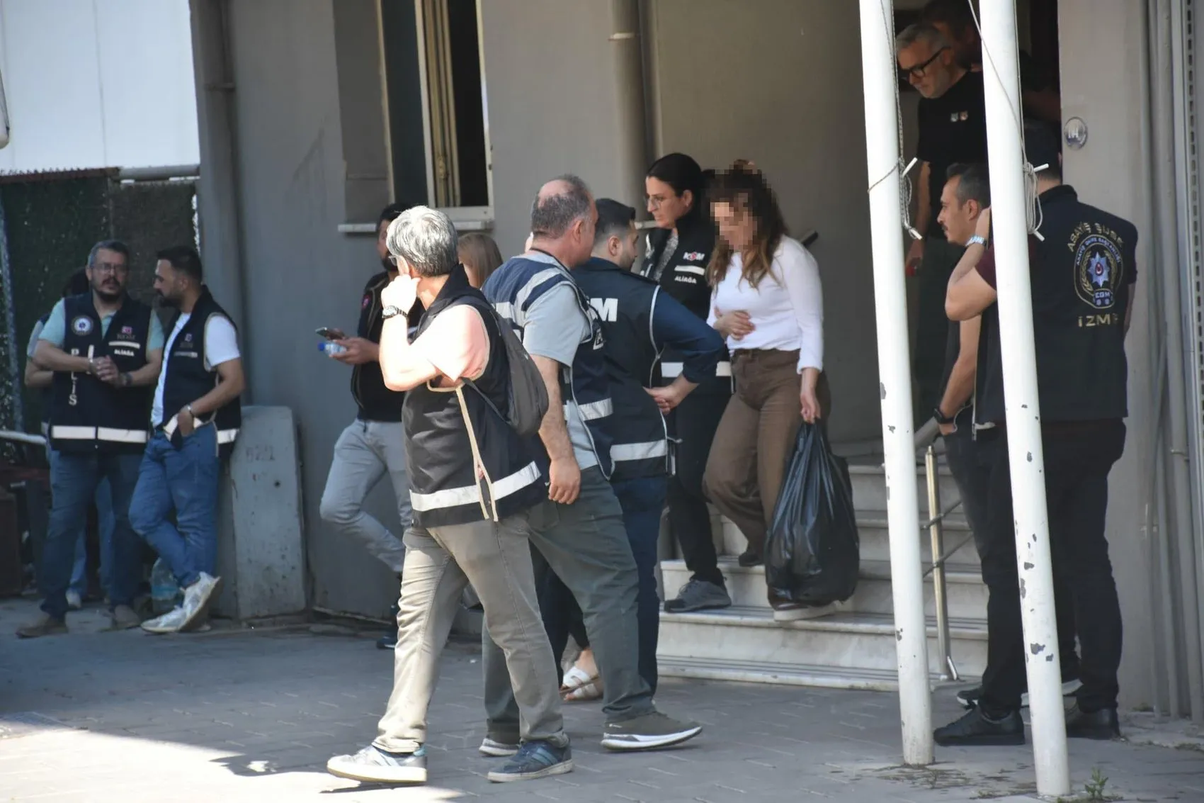 Ege Üniversitesi'ndeki büyük yolsuzluk operasyonunda 41 kişi adliyeye çıkarıldı