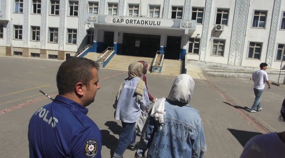 Batman'da sınav yetişme paniğini polis çözdü