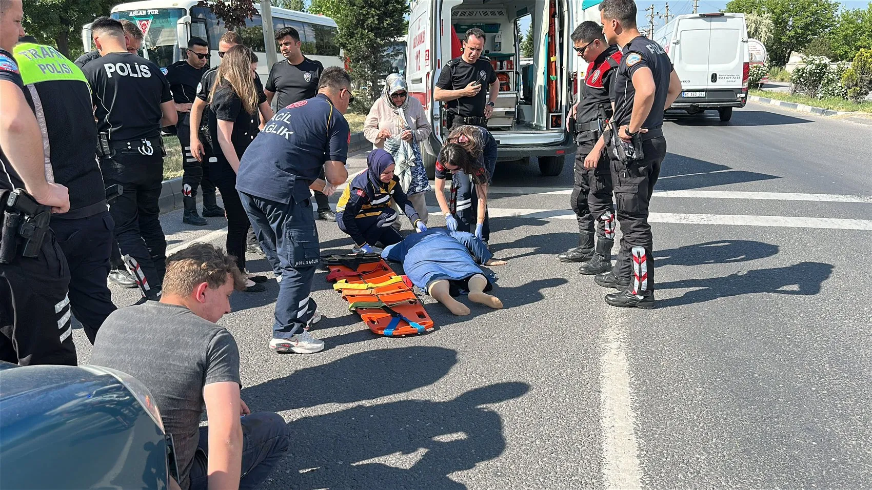 Kütahya’da yolun karşısına geçmeye çalışan yaşlı kadın ağır yaralandı