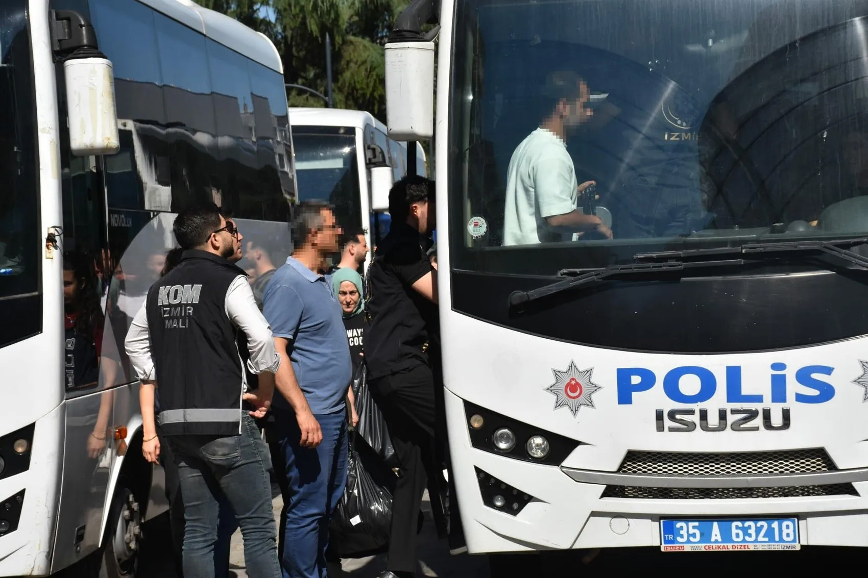 Ege Üniversitesi'ndeki büyük yolsuzluk operasyonunda 41 kişi adliyeye çıkarıldı