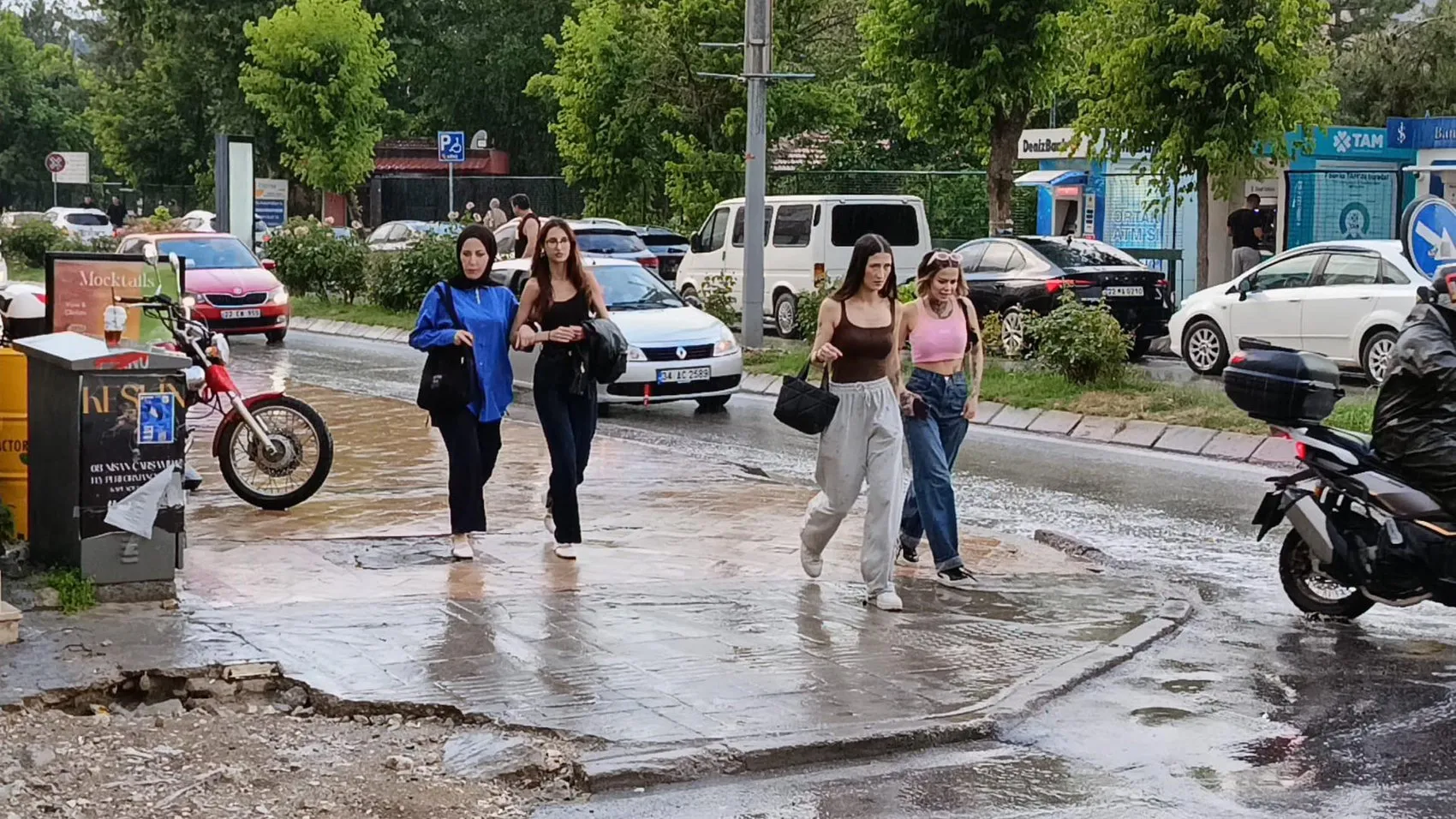 Trakya’da sağanak hayatı felç etti