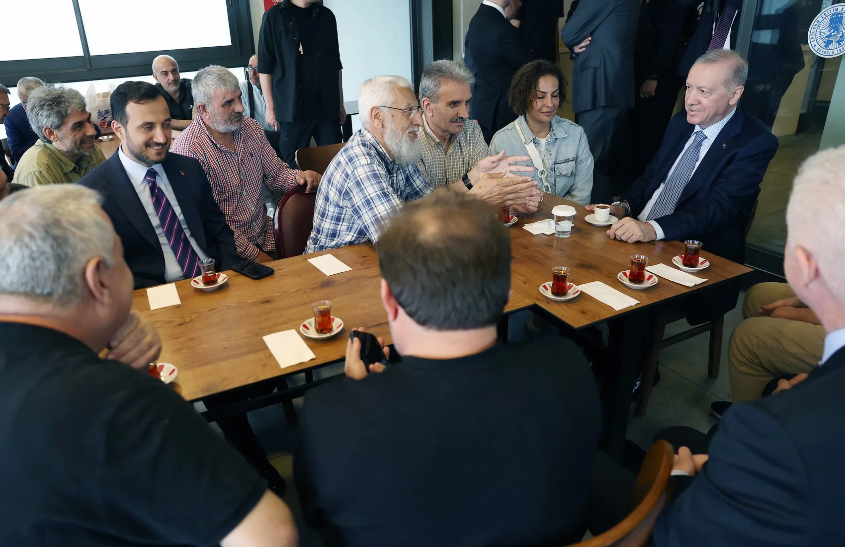 Erdoğan Beyoğlu ziyaretinde vatandaşlarla bir araya geldi