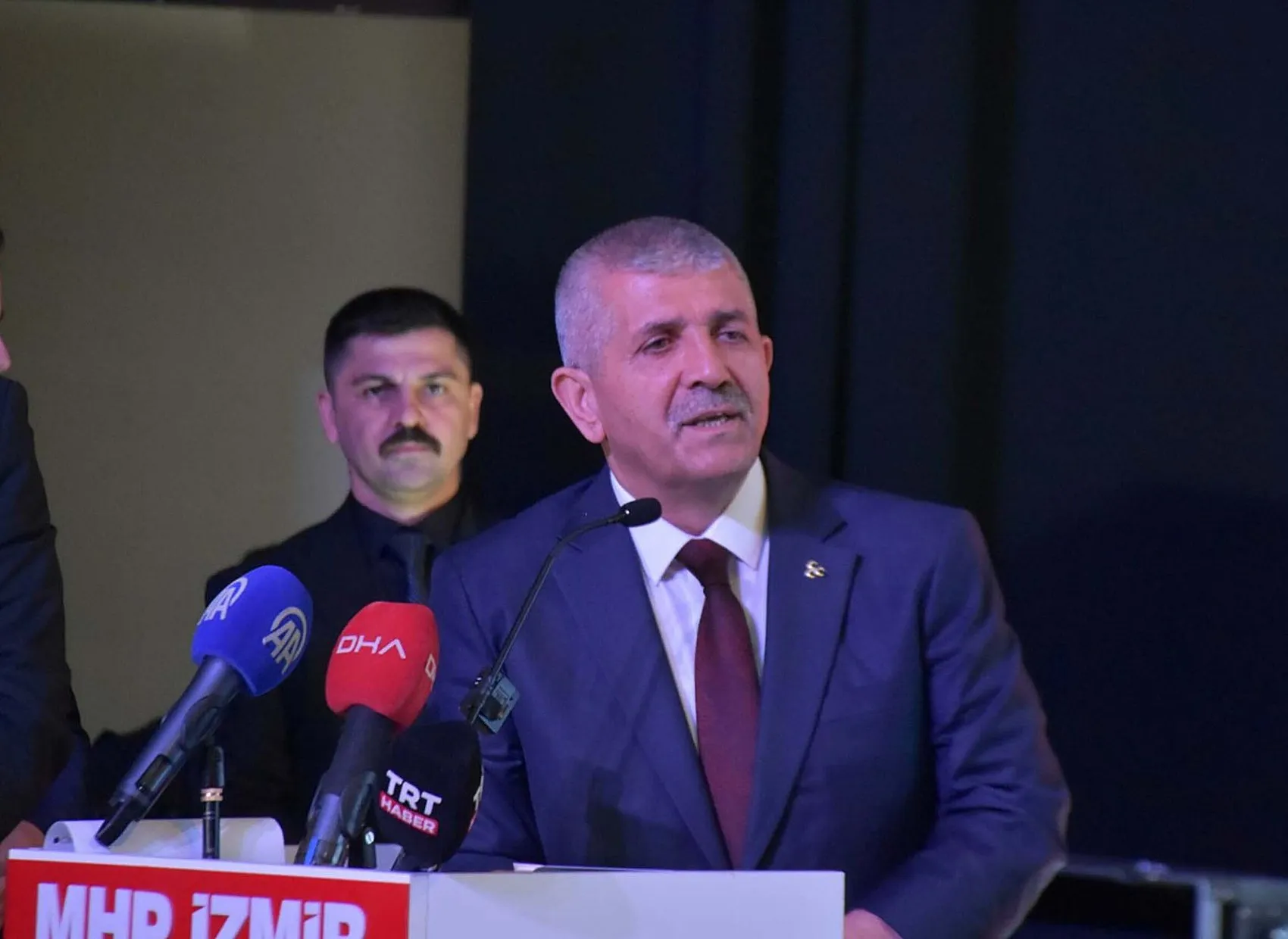 Celal Adan İzmir siyasetindeki istifa krizini değerlendirdi