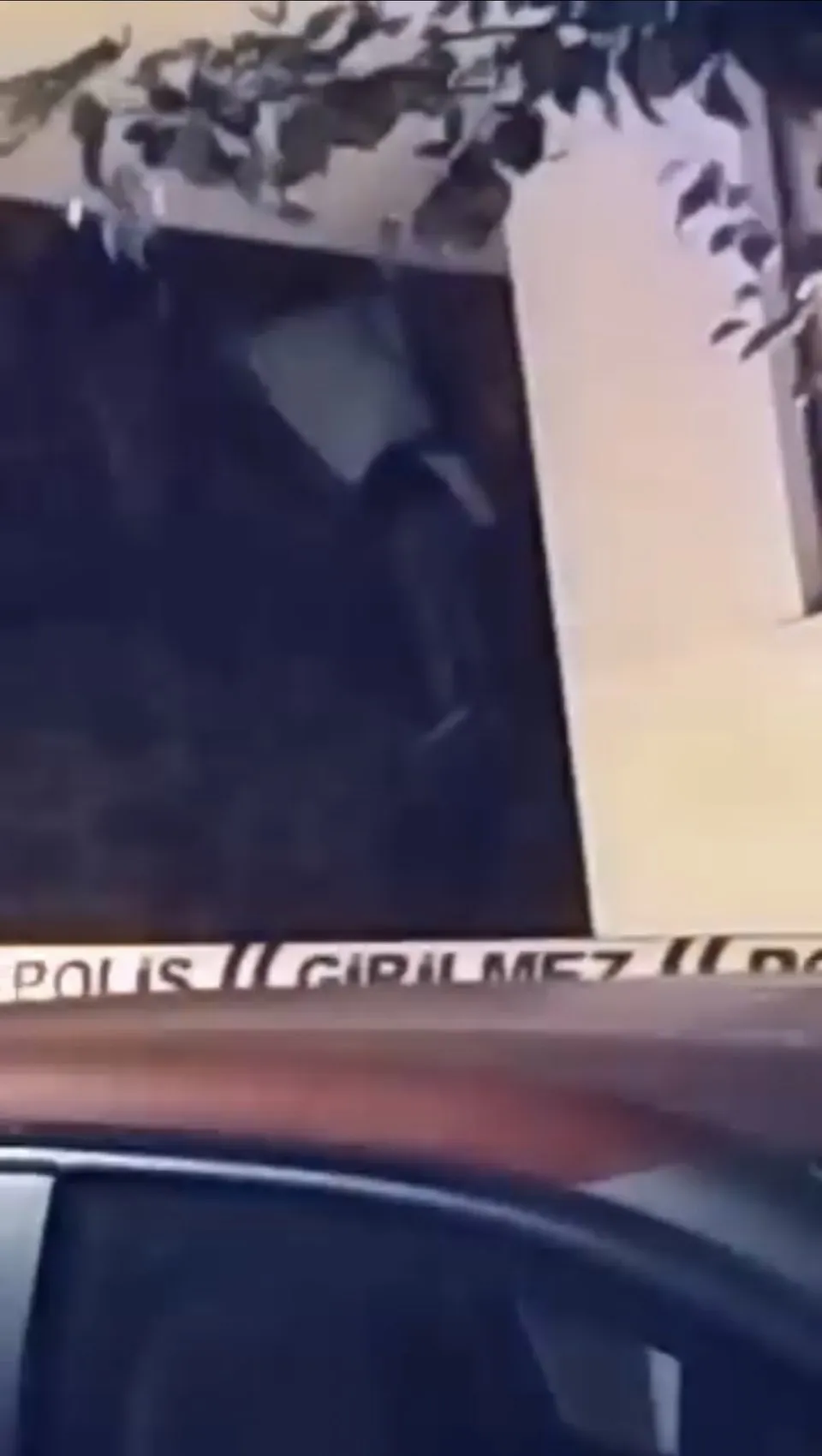 Kağıthane'de korkuluklara asılı halde bulundu