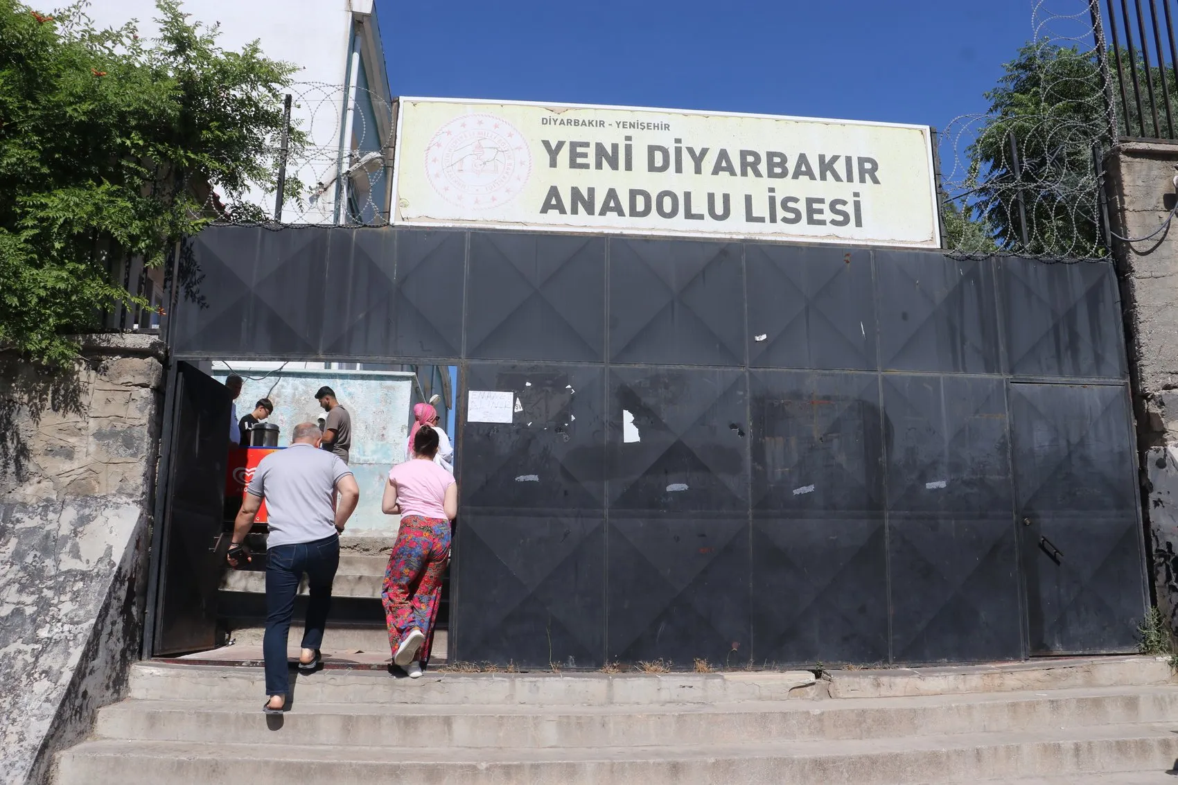 Diyarbakır'da üniversite hayali için ter döken gençler sınav salonunda