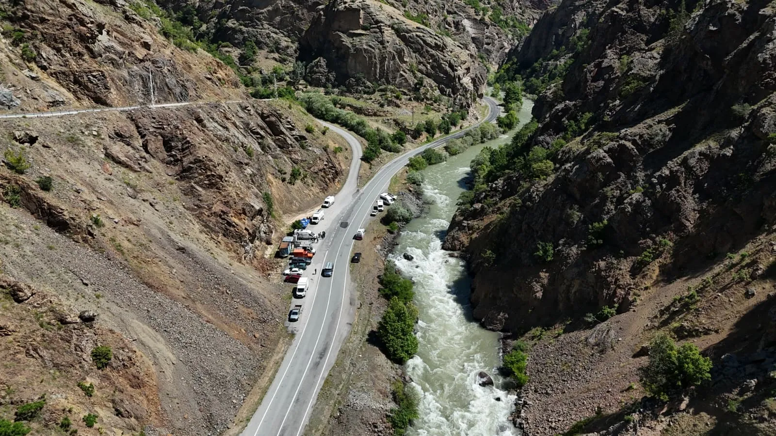 Artvin Şavşat’ta kaybolan baba ve oğlunu arama çalışmaları sürüyor
