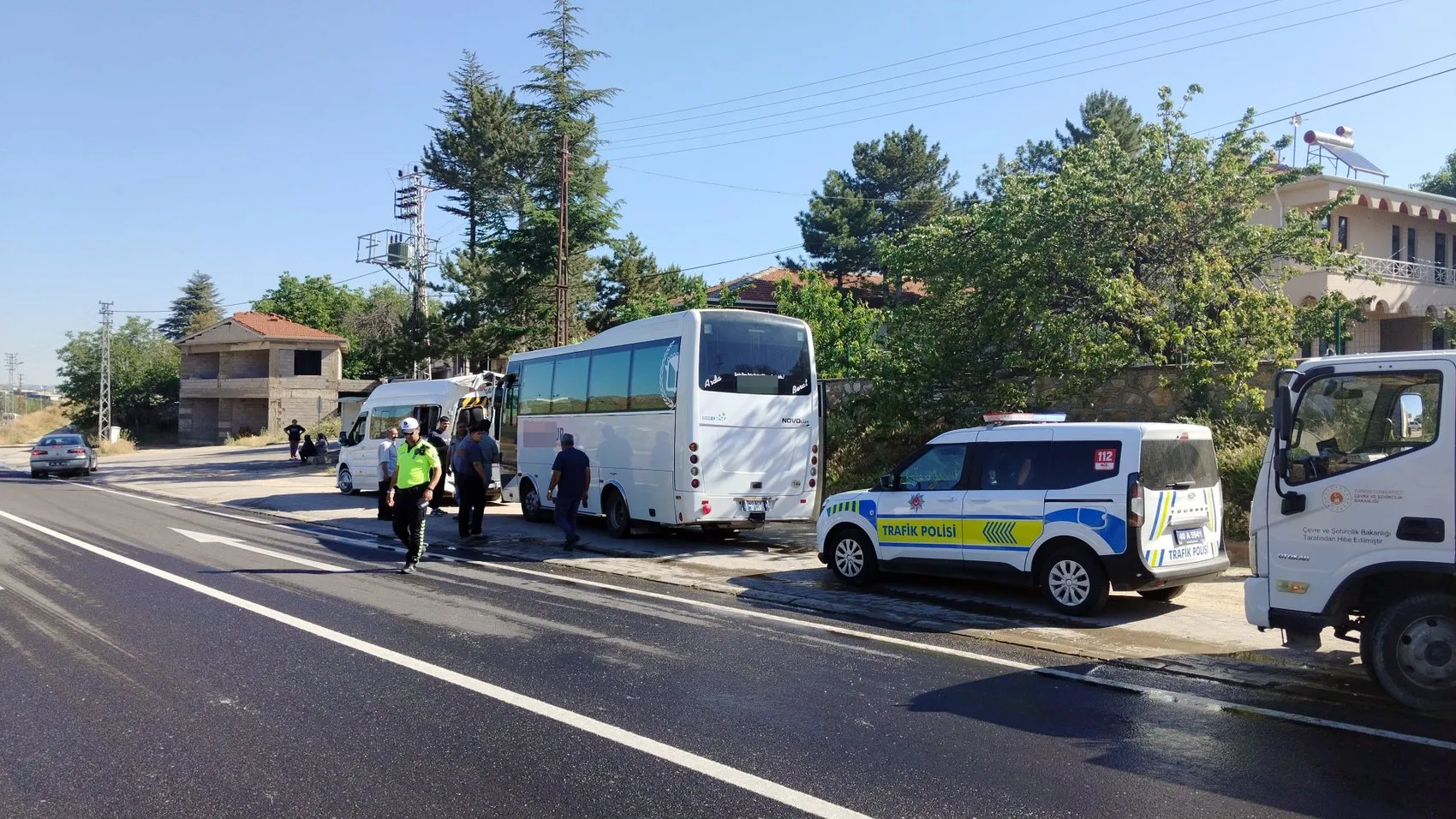 Kırşehir yolunda işçi servisleri çarpıştı 17 yaralı