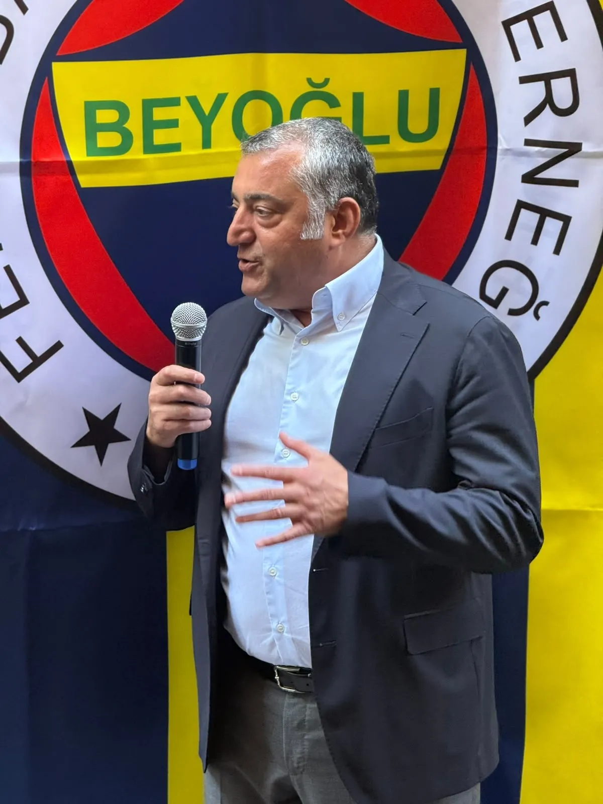 Fenerbahçeliler kulübün kaderi için sandık başında buluştu