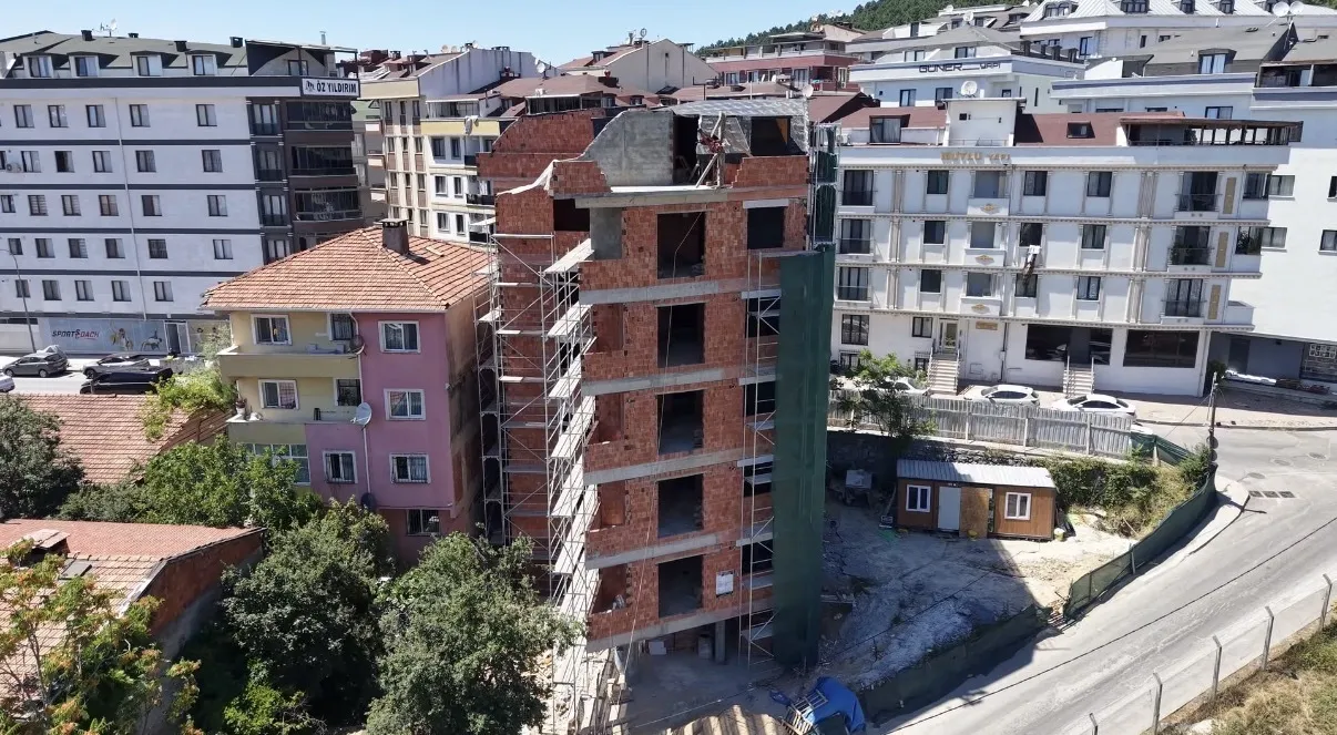 Çekmeköy'deki eğri bina tartışmasına belediyeden yanıt geldi