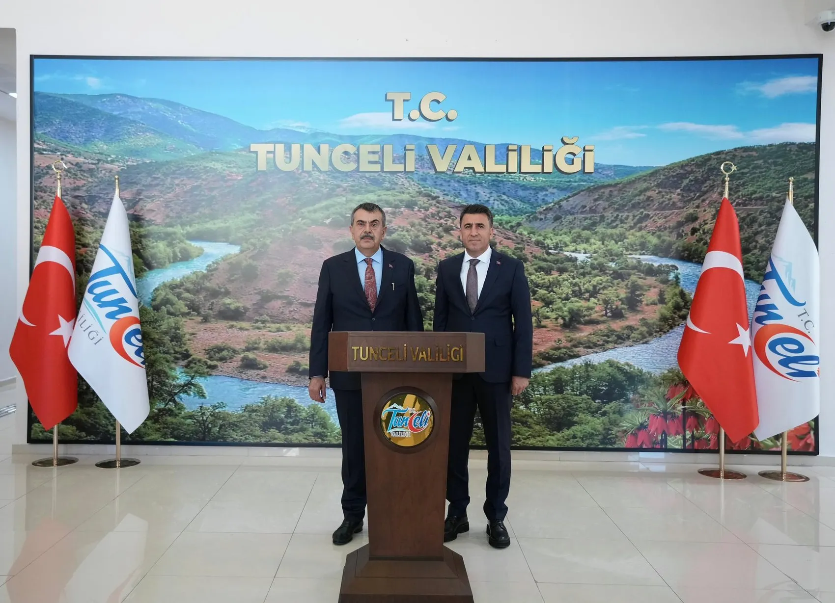 Bakan Tekin Tunceli'deki eğitim verilerini paylaştı