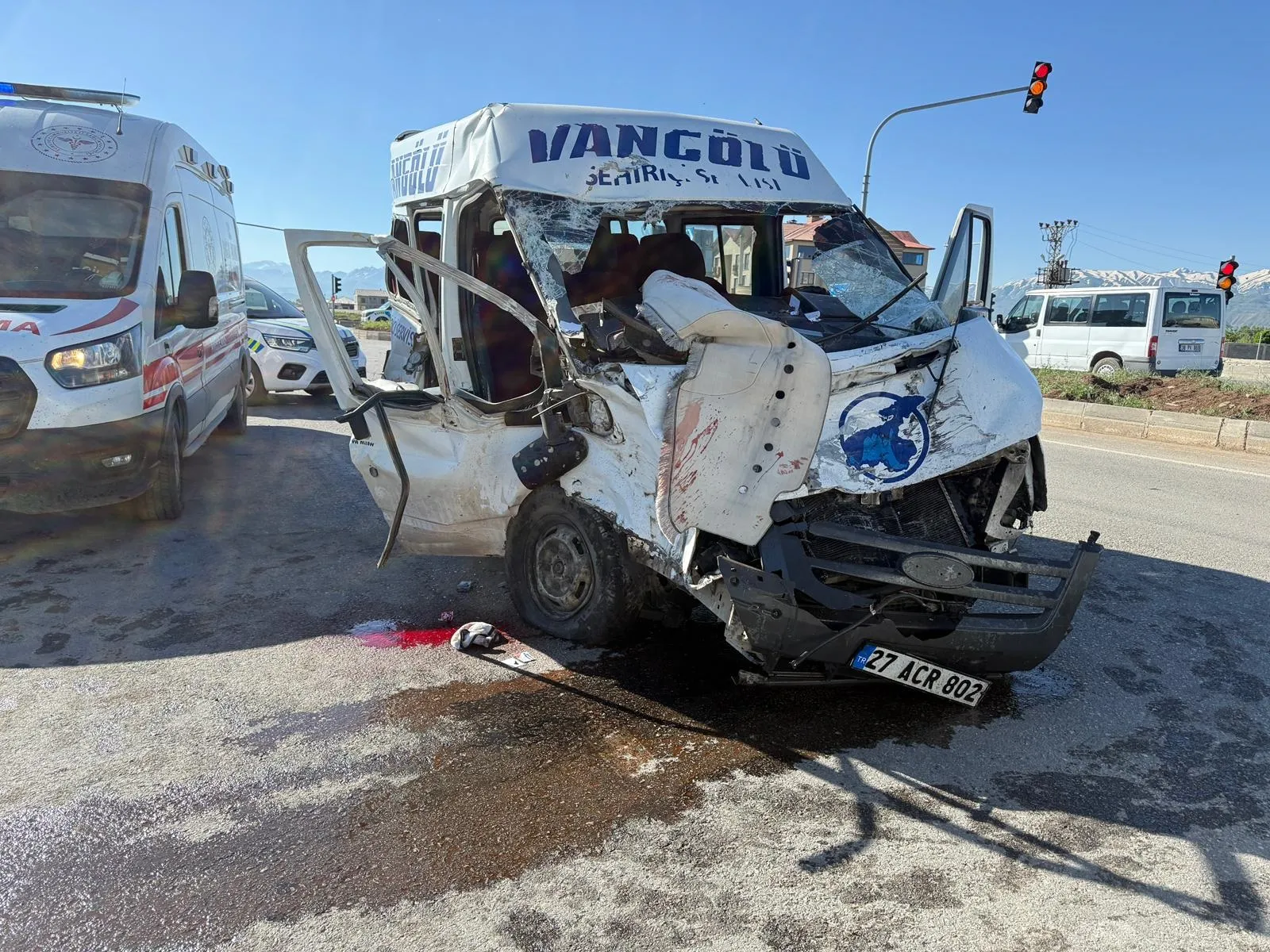 Yüksekova yolunda sabah trafiğinde feci kaza