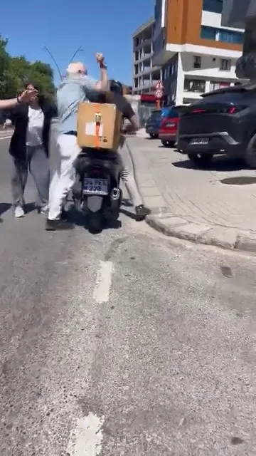 Kartal’da kuryeyle kavgaya tutuşan sürücü vitesi unutunca kaza yaptı