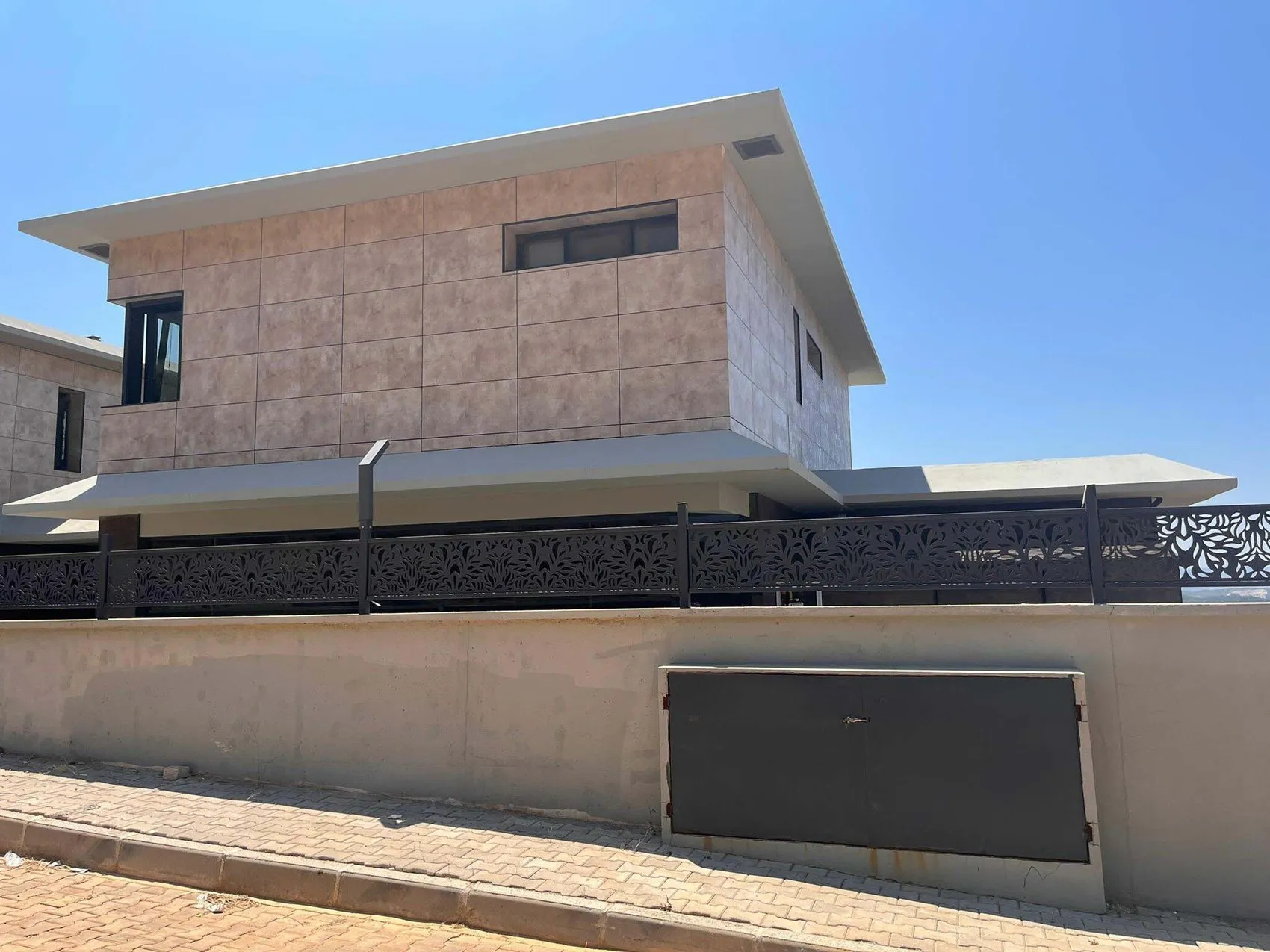 Ege Üniversitesi’ndeki yolsuzluk operasyonunda mal varlıklarına el konuldu