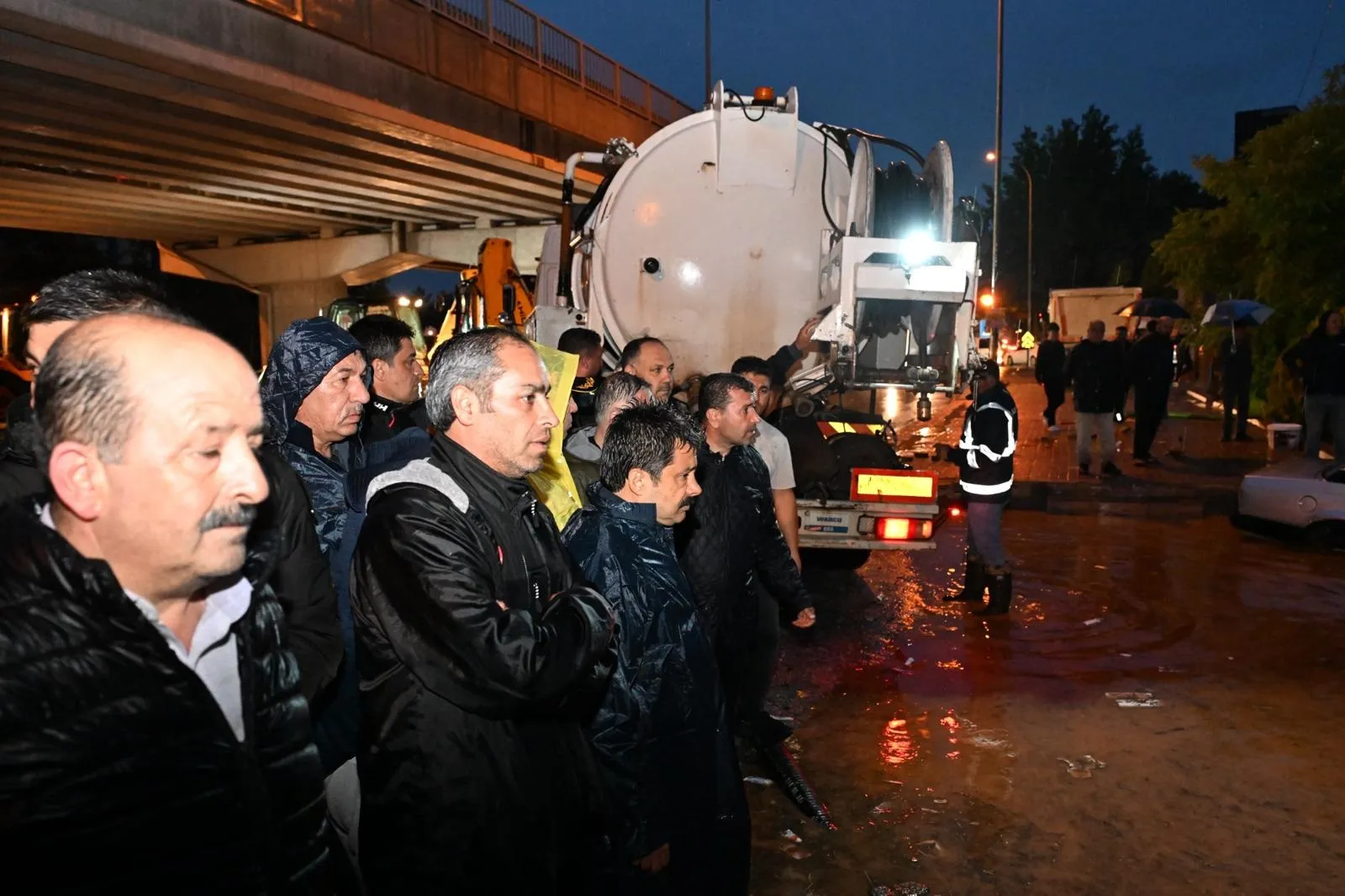 Kırşehir’de ani sağanak hayatı felç etti