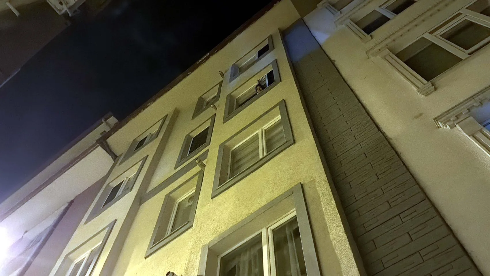 Kütahya’da gece devriyesindeki polis apartman faciasını önledi