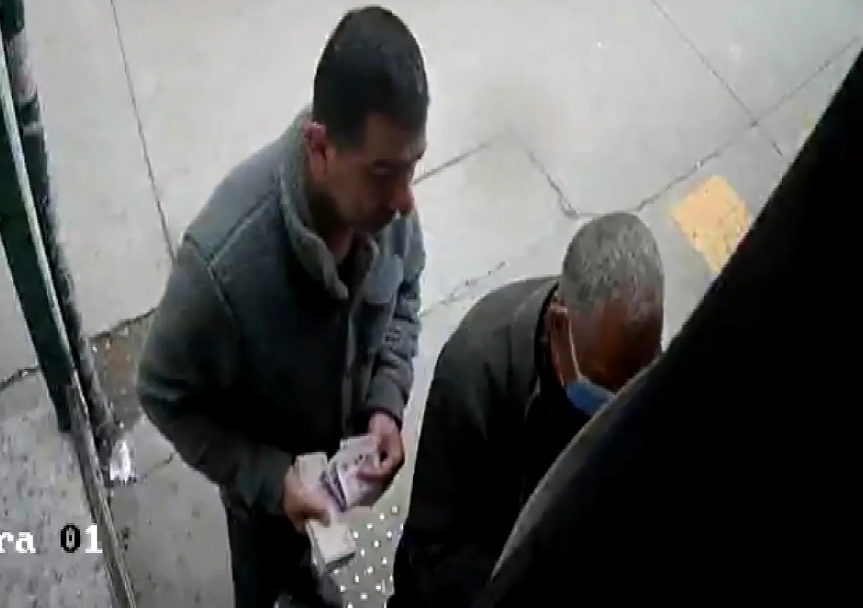 Adana'da yardım bahanesiyle yaşlıların parasını çalan zanlı tutuklandı