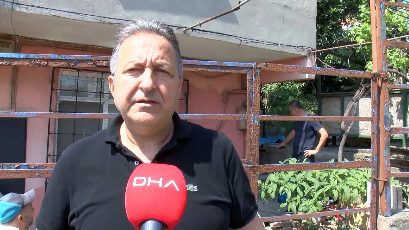 Ataşehir'de bir daireden beş kamyon atık çıktı