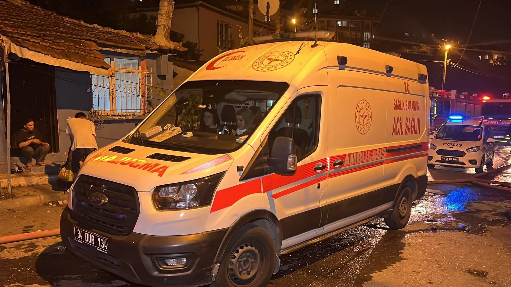 Gaziosmanpaşa’da gecekondu yangını korkuttu