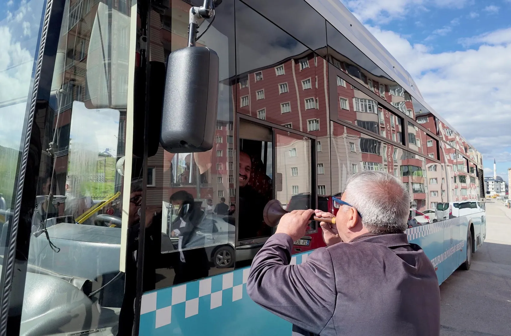 Erzurum düğünlerinin değişmez ismi kimseden bahşişi esirgemiyor