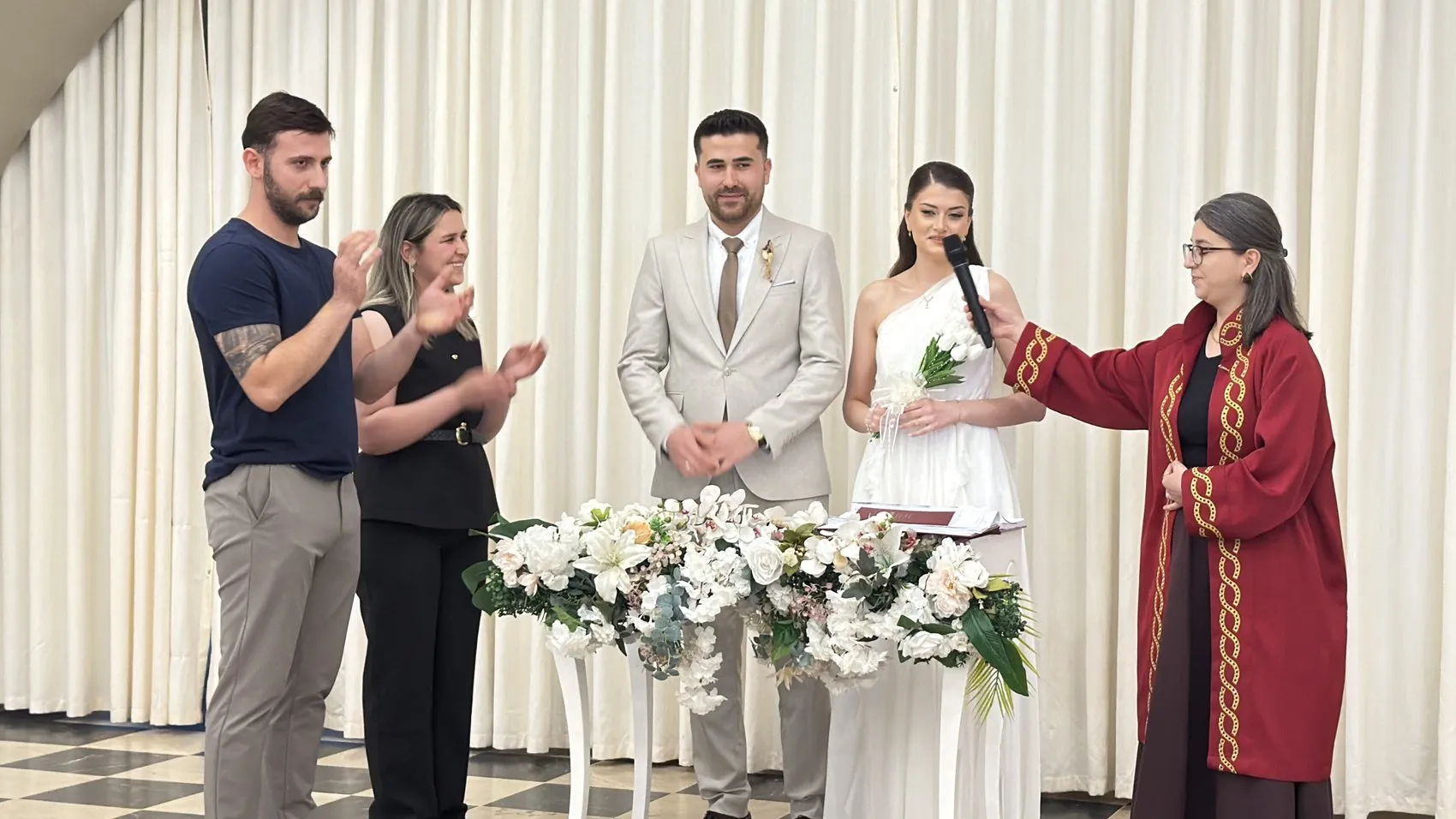 Çiftler 06.06.2026 tarihini unutulmaz kılmak için nikah salonuna koştu