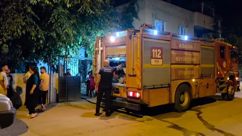 Kozan'da bir ev alevlere teslim oldu