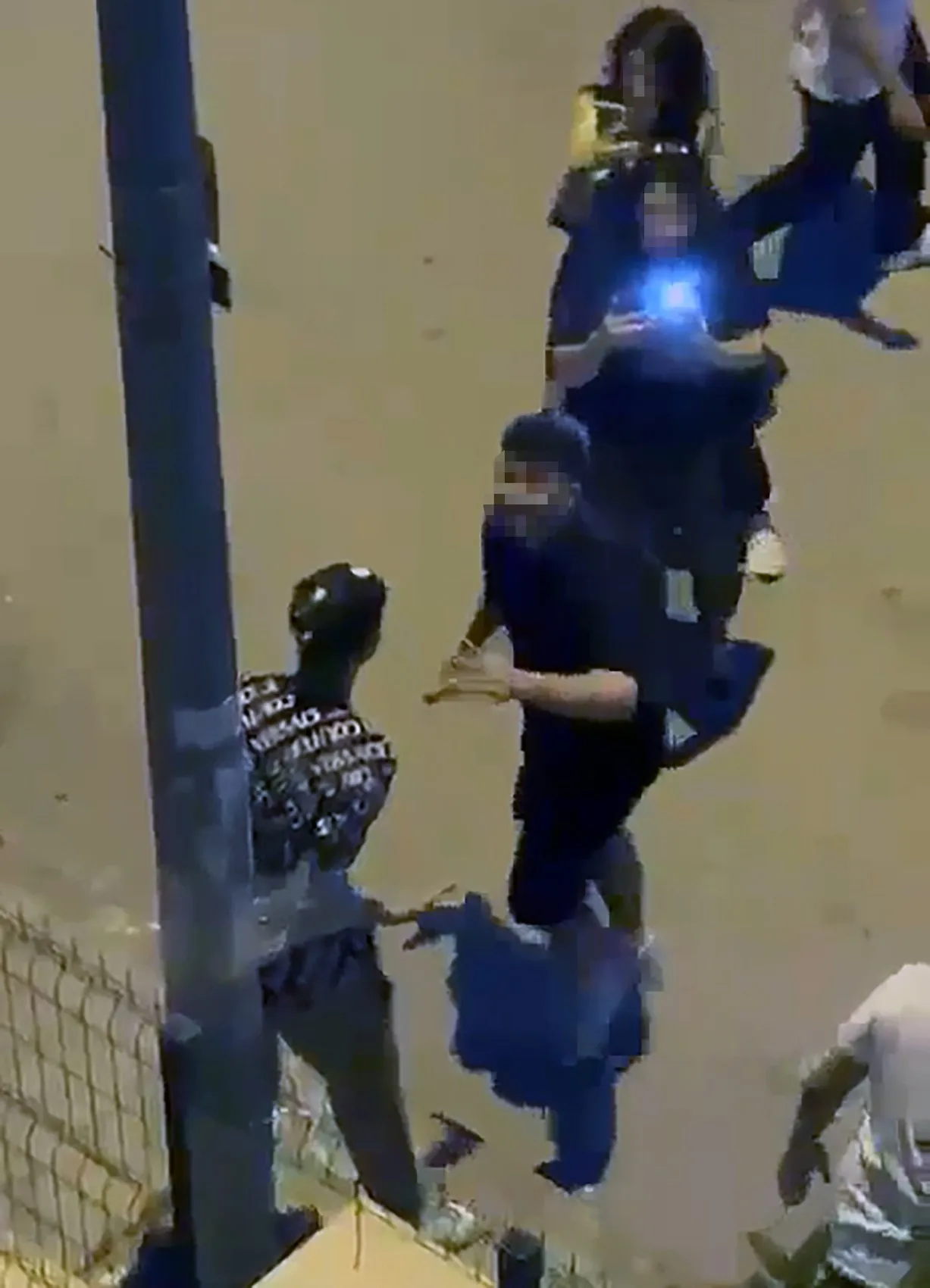 Adana'da arkadaşlarına yaptıkları akran zorbalığı kameraya yansıdı