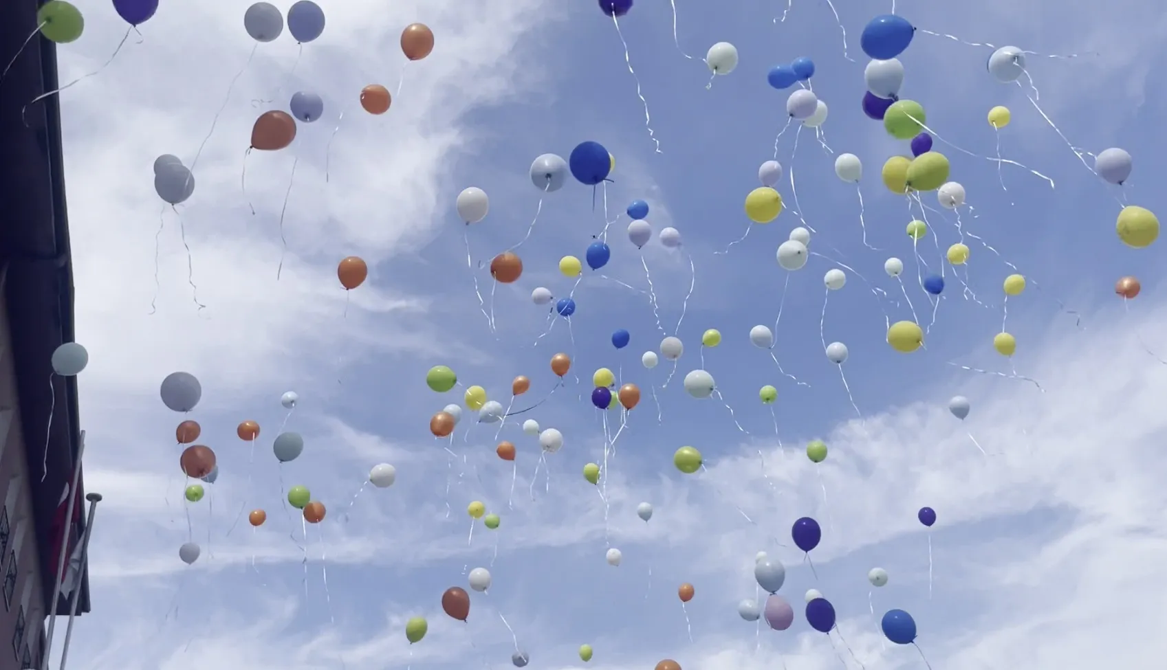 Lösemiyi yenen Kadir okuluna balonlarla döndü