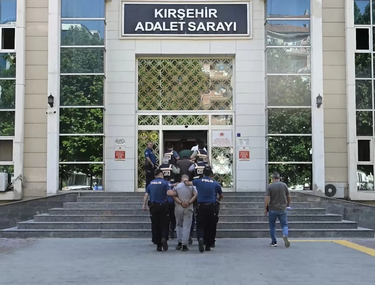 Kırşehir'de 10 milyonluk hırsızlık şebekesi cezaevine gönderildi