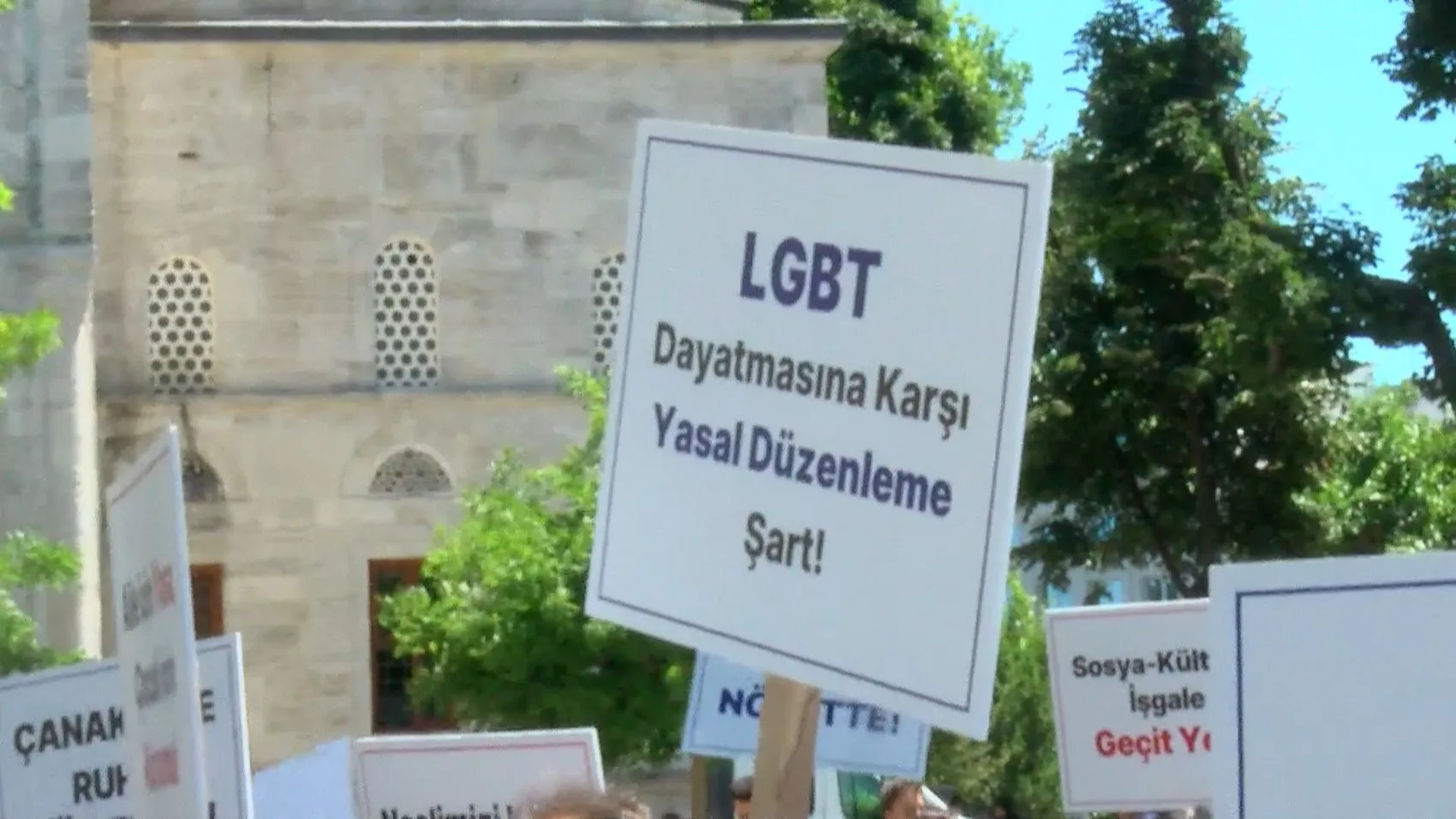 İstanbul’da LGBT temalı gemi protestosu