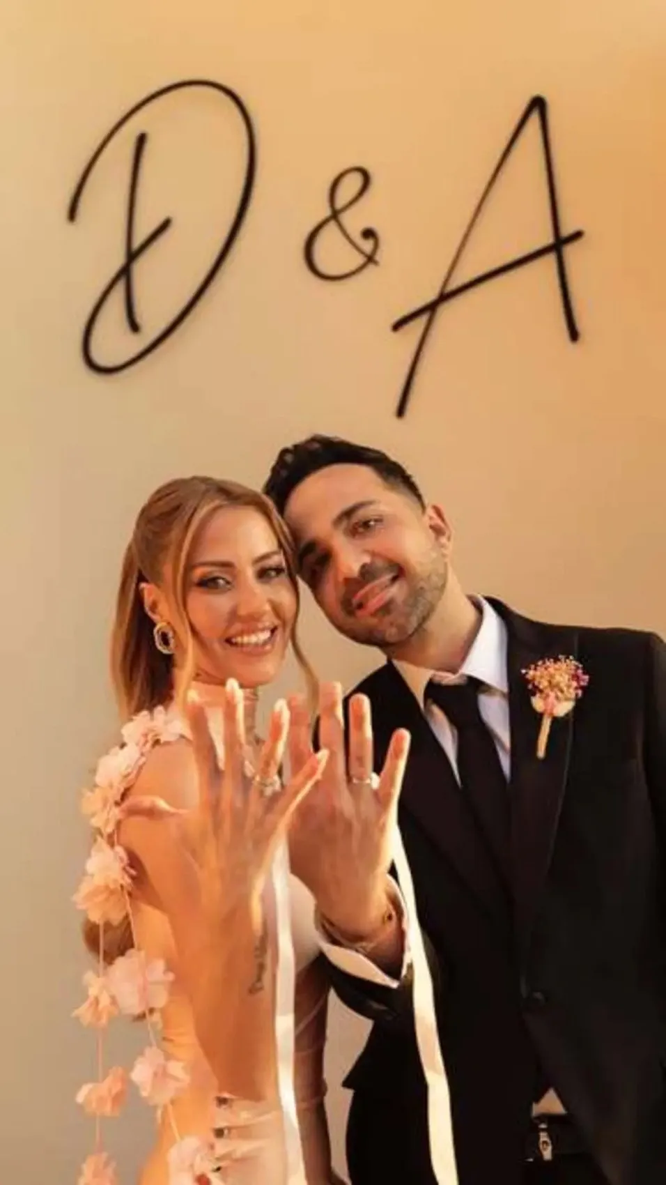 Derya Uluğ ile Asil Gök evlilik yolunda ilk adımı attı! İşte nişandan kareler... 1
