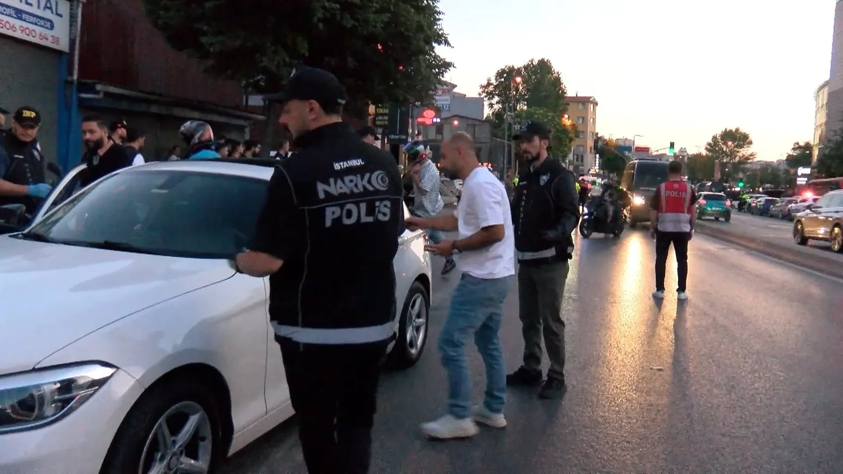 Beyoğlu sokaklarında geniş çaplı narkotik denetimi