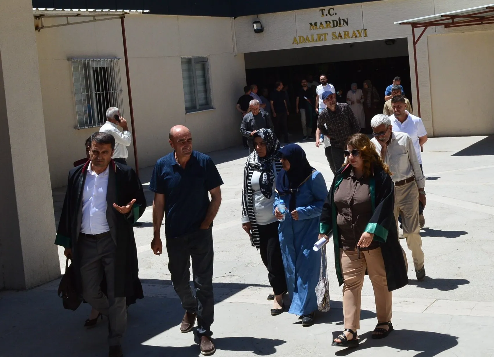 Mardin'deki üçlü cinayet davasında sanıklara şaşırtan tahliye kararı